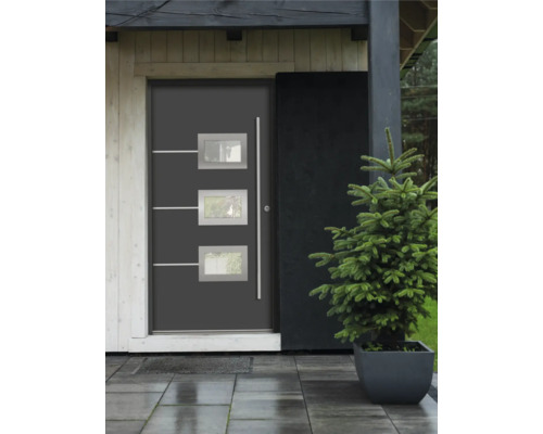 Moderné vchodové dvere so sklenenými vložkami a bočnou kľučkou.