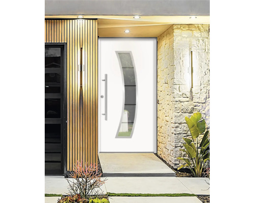 Moderné vchodové dvere so sklenenou vložkou a nerezovou rukoväťou vo fasáde