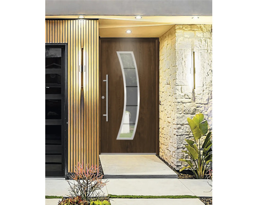 Vchod s drevenými vchodovými dverami a sklenenou vložkou