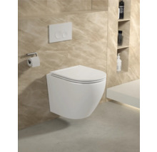 Závesné WC s ovládacím panelom a držiakom toaletného papiera v kúpeľni.