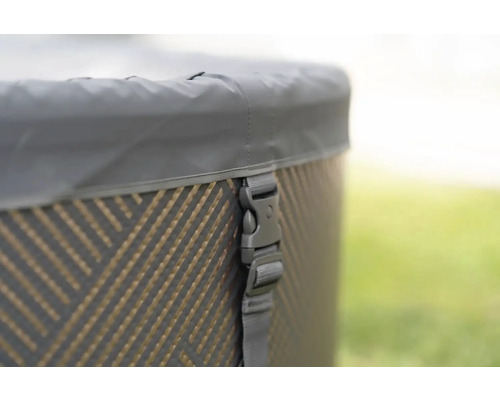 Detail vírivky s krytom a upínacím popruhom