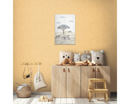 Detská izba s nástennou maľbou zebier pod stromom