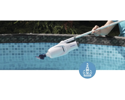 Čistič bazénov Marmex v bazéne