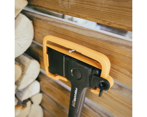 Štiepacia sekera Fiskars s ochranným puzdrom na skladovanie