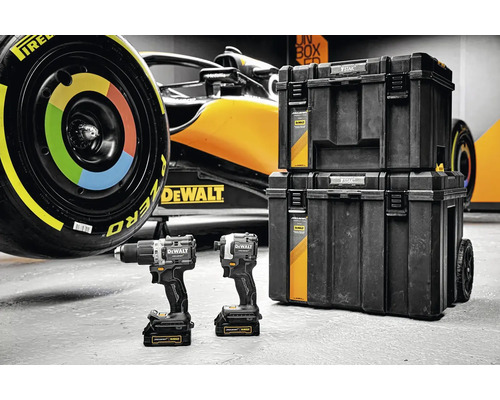 Dielňa s náradím DeWalt, kufríky na náradie a pretekárske auto
