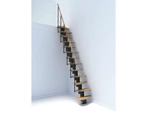 Priestorovo úsporné schodisko s drevenými stupňami a zábradlím