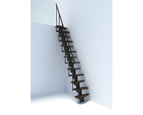 Pohľad na miestnosť s jednoramenným dreveným schodiskom s oceľovým zábradlím