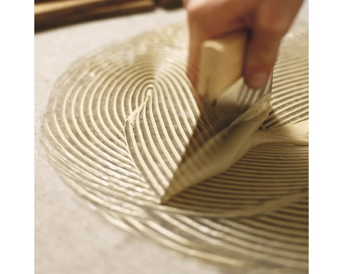 Nanášanie lepidla špachtľou