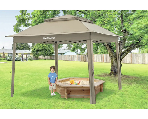 Pieskovisko s altánkom v záhrade