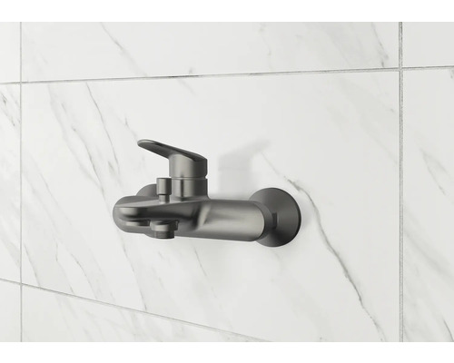 Nástenná sprchová batéria na obloženej stene