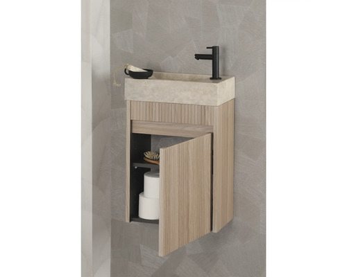 Umývadlová zostava s otvorenou spodnou skrinkou do kúpeľne.