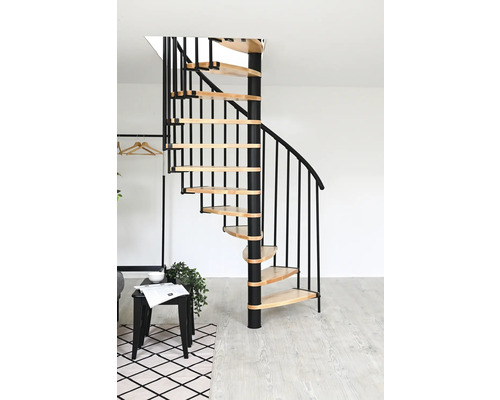 Točité schodisko z kovu a dreva v interiéri
