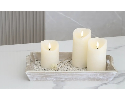 Dekoratívne LED sviečky na drevenom podnose