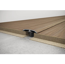 Podlahový profil na spojenie dvoch podlahových plôch