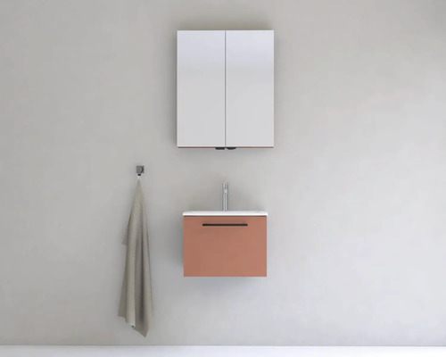 Kúpeľňa s umývadlom, umývadlom a zrkadlovou skrinkou