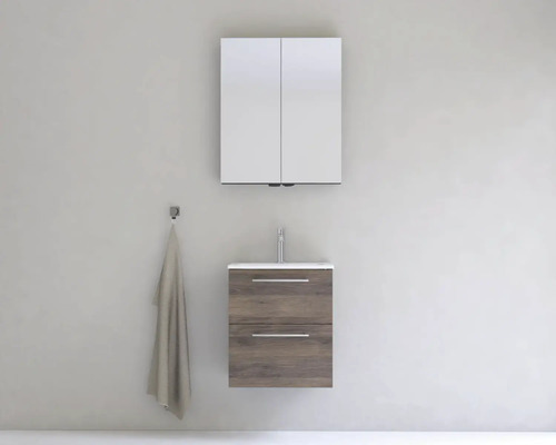 Kúpeľňa s umývadlovou skrinkou, umývadlom a zrkadlovou skrinkou