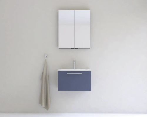 Kúpeľňa s umývadlovou skrinkou a zrkadlovou skrinkou