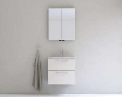 Kúpeľňa so závesnou skrinkou, skrinkou pod umývadlo s dvoma zásuvkami a uterákom