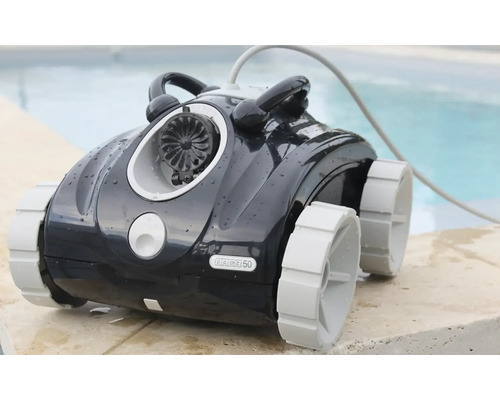 Čistič bazénov s káblom a kolieskami