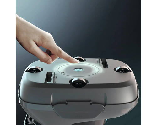 Robotický vysávač sa ovláda prstom.