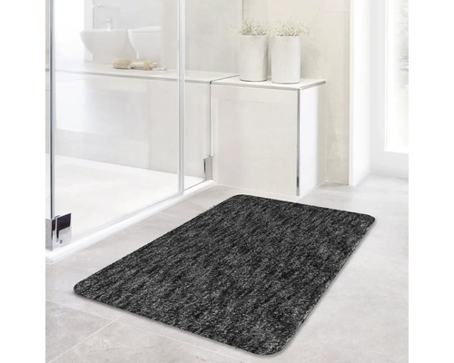 Obdĺžniková kúpeľňová rohožka v kúpeľni