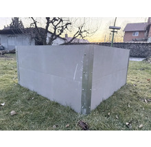 Kovový vyvýšený záhon v záhrade