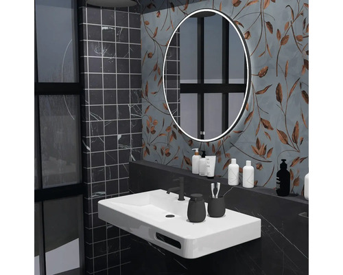 Moderná kúpeľňa s umývadlom, zrkadlom a kvetinovou tapetou