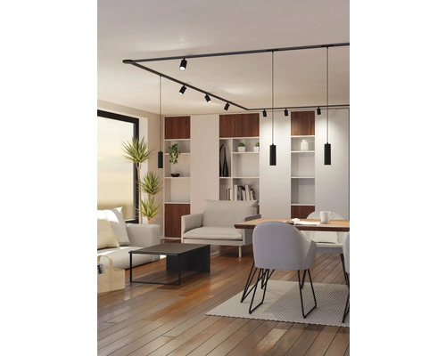 Obývacia izba s osvetlením koľajnicového systému a moderným interiérom