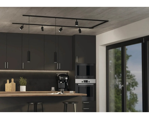 Kuchynské osvetlenie s čiernym koľajnicovým systémom a reflektormi