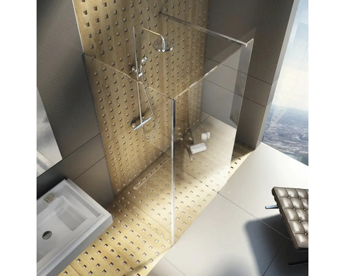 Kúpeľňa so sprchou, umývadlom a kreslom