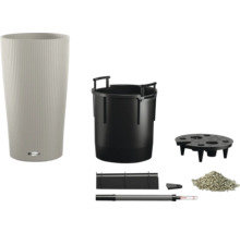 Kvetináč so zavlažovacím systémom a príslušenstvom