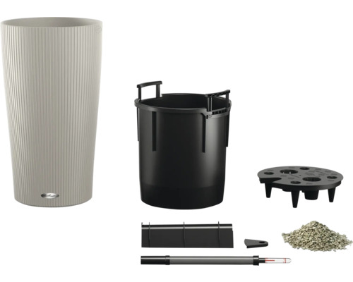 Kvetináč so zavlažovacím systémom a príslušenstvom