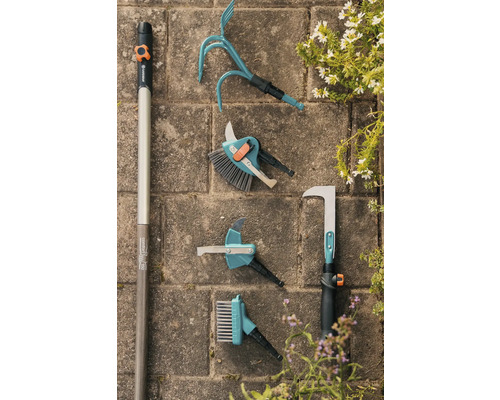 Nadstavce záhradného náradia s násadou na kamenných doskách