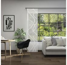 Obývacia izba s posuvným závesom, stolom, stoličkou a pohovkou