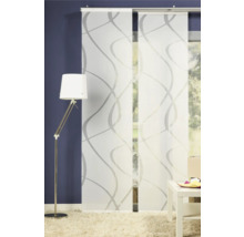 Dekoratívny panelový záves s vlnitým vzorom v obývacej izbe.