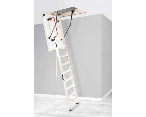 Rozložené drevené podkrovné schody s madlom.