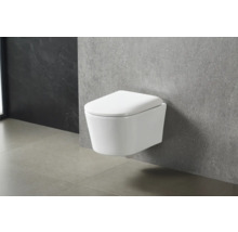 Závesné WC z keramiky v kúpeľni