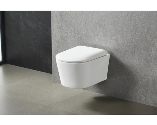 Závesné WC z keramiky v kúpeľni