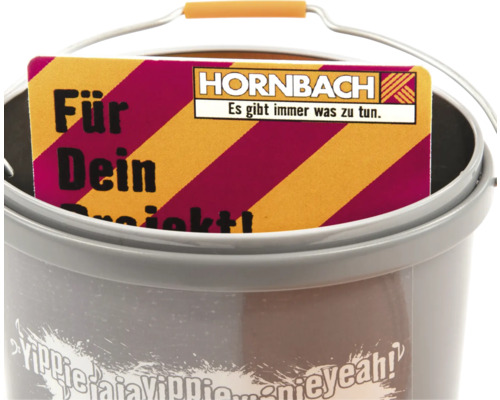 Sivý vedro s kovovou rúčkou a reklamnou kartou Hornbach