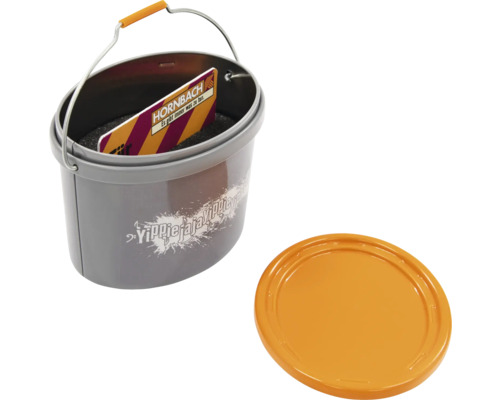 Plastové vedro s vekom a rukoväťou