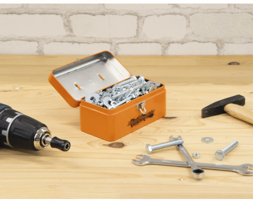 Pracovný stôl s krabicou na náradie, skrutky, matice, kladivo, kľúče a vŕtačka