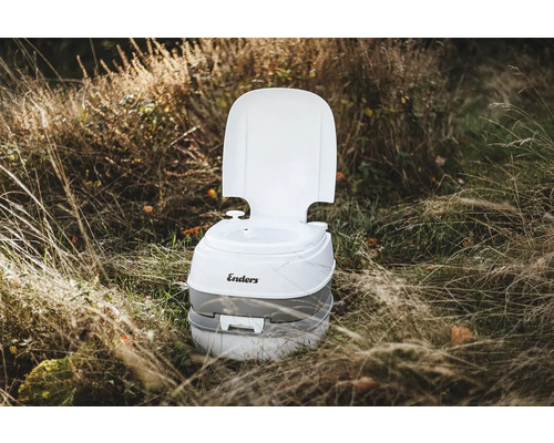 Prenosná kempingová toaleta vo vonkajšom prostredí