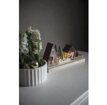 Dekoratívna drevená vianočná krajina s domami a Santa Clausom