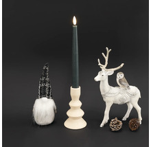 Dekoratívne aranžmán so sviečkou, svietnikom, figúrkou trpaslíka a figúrkou soba so sovou