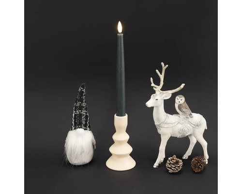 Dekoratívne aranžmán so sviečkou, svietnikom, figúrkou trpaslíka a figúrkou soba so sovou