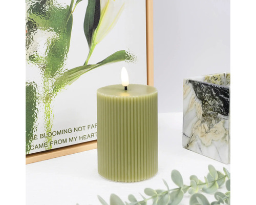 Dekoratívna LED stĺpová sviečka s ryhovaným povrchom