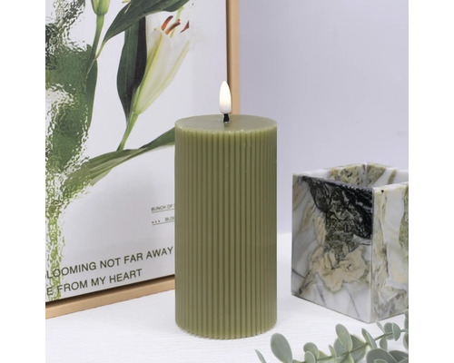 Dekoratívna LED sviečka s vrúbkovaným vzorom