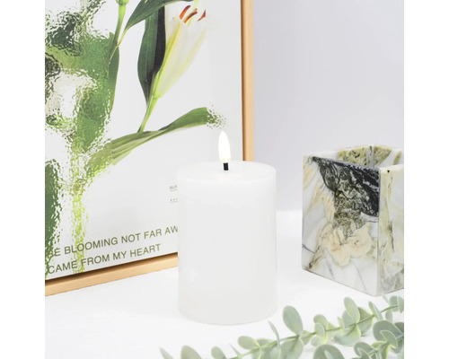 Dekoratívna stĺpová sviečka s LED plameňom