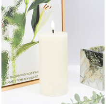 Stĺpová sviečka farby slonovej kosti s digitálnym plameňom