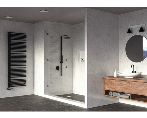 Kúpeľňa so skleneným sprchovacím kútom, rebríkovým radiátorom na uteráky, skrinkou pod umývadlo so zrkadlom a umývadlom